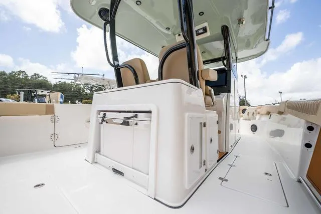 Slide: The Image of Sea Pro 322 Offshore 2025 - 37