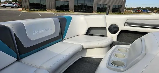 Slide: The Image of Interior of 1993 MasterCraft Maristar 225 boat with white and teal seating. - 12
