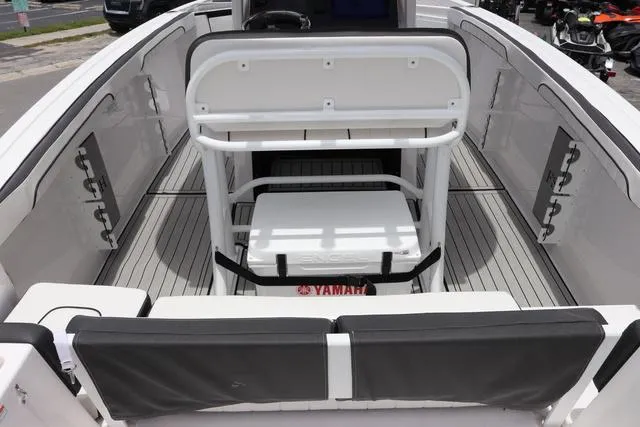 Slide: The Image of Yamaha 255 FSH SPORT H-YACHT BLU 2025 - 10