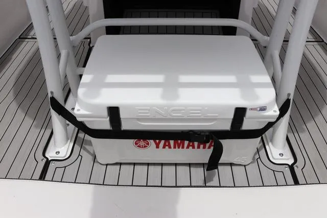 Slide: The Image of Yamaha 255 FSH SPORT H-YACHT BLU 2025 - 15