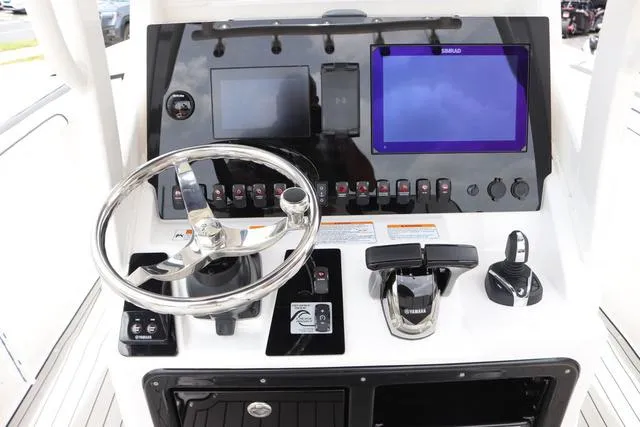 Slide: The Image of Yamaha 255 FSH SPORT H-YACHT BLU 2025 - 16