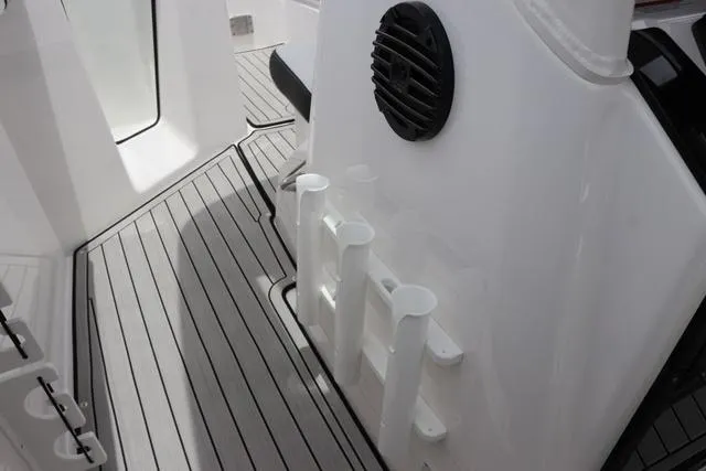 Slide: The Image of Yamaha 255 FSH SPORT H-YACHT BLU 2025 - 20