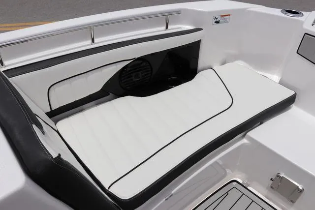 Slide: The Image of Yamaha 255 FSH SPORT H-YACHT BLU 2025 - 24
