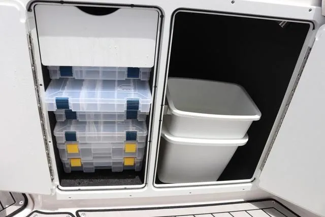 Slide: The Image of Yamaha 255 FSH SPORT H-YACHT BLU 2025 - 26