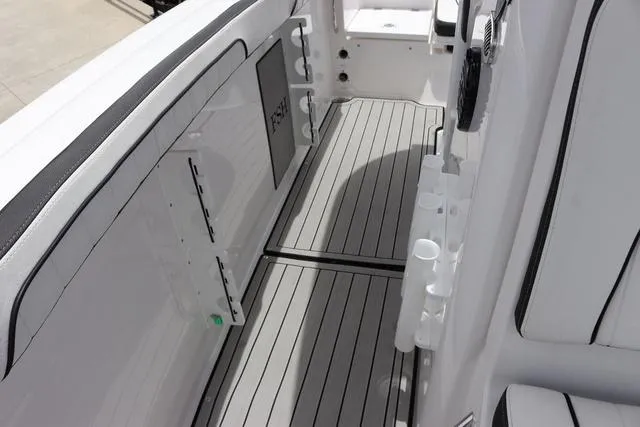 Slide: The Image of Yamaha 255 FSH SPORT H-YACHT BLU 2025 - 28