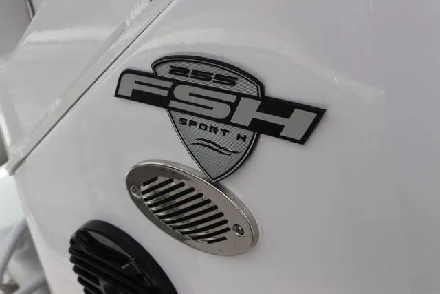 Slide: The Image of Yamaha 255 FSH SPORT H-YACHT BLU 2025 - 29