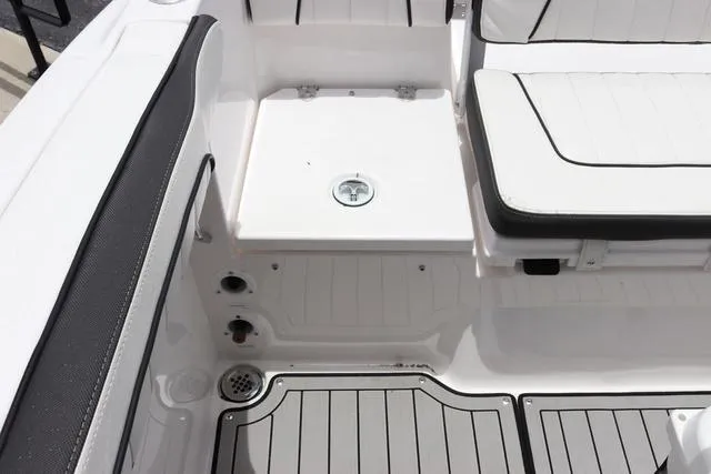 Slide: The Image of Yamaha 255 FSH SPORT H-YACHT BLU 2025 - 31