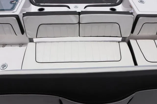 Slide: The Image of Yamaha 255 FSH SPORT H-YACHT BLU 2025 - 32