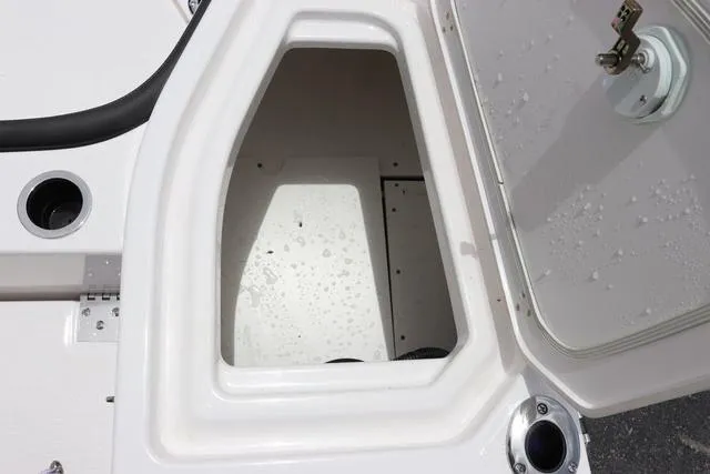 Slide: The Image of Yamaha 255 FSH SPORT H-YACHT BLU 2025 - 36