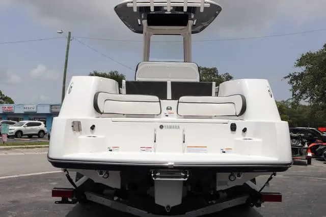 Slide: The Image of Yamaha 255 FSH SPORT H-YACHT BLU 2025 - 4