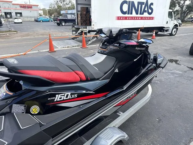 Slide: The Image of Kawasaki Ultra® 160LX-S 2025 - 10