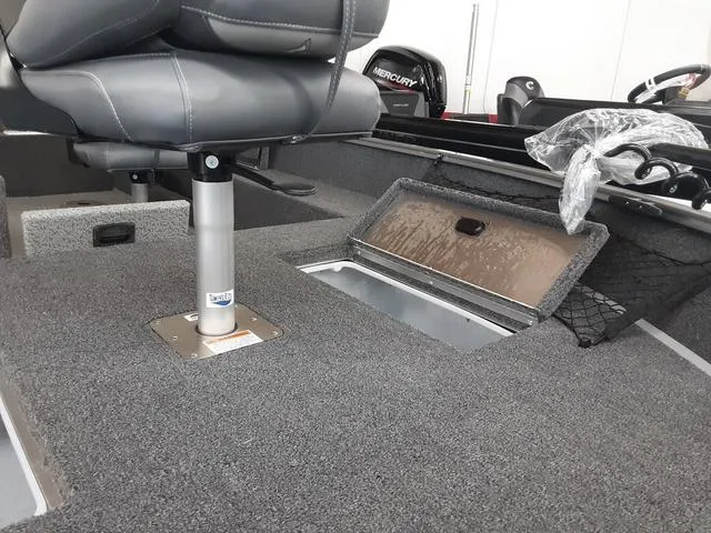 Slide: The Image of Lowe Fishing Machine 1675SC 2025 - 11