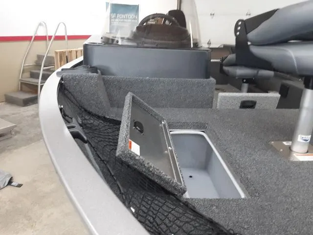 Slide: The Image of Lowe Fishing Machine 1675SC 2025 - 12