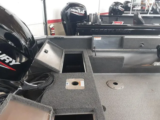 Slide: The Image of Lowe Fishing Machine 1675SC 2025 - 6