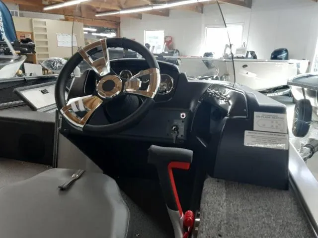 Slide: The Image of Lowe Fishing Machine 1675SC 2025 - 9