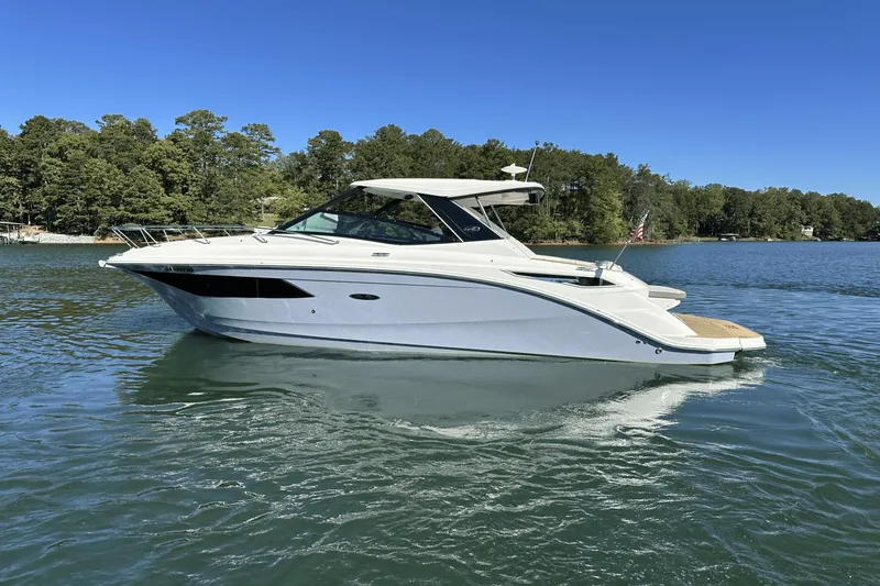 Slide: The Image of Sea Ray 320 Sundancer 2022 - 21