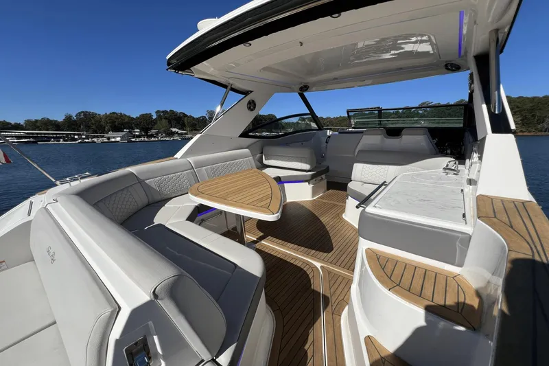 Slide: The Image of Sea Ray 320 Sundancer 2022 - 69