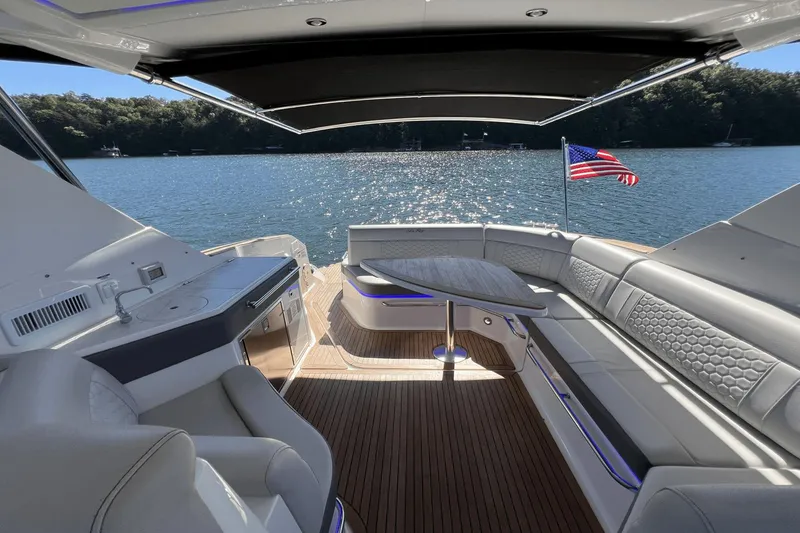 Slide: The Image of Sea Ray 320 Sundancer 2022 - 79