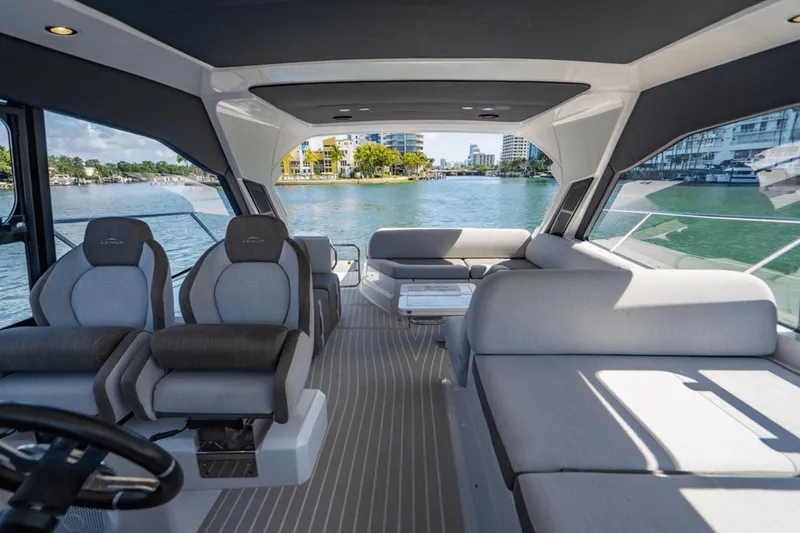 Slide: The Image of Azimut Atlantis 51 2021 - 100