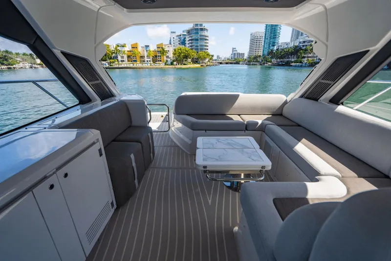 Slide: The Image of Azimut Atlantis 51 2021 - 101