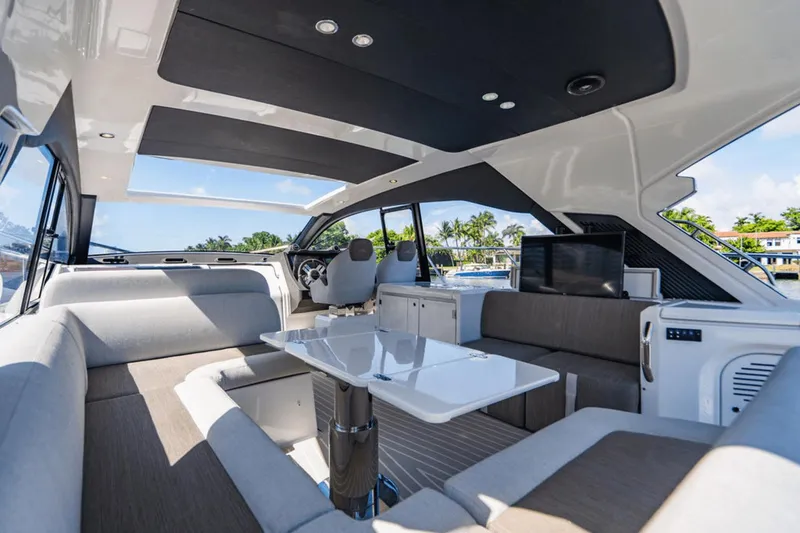 Slide: The Image of Azimut Atlantis 51 2021 - 105