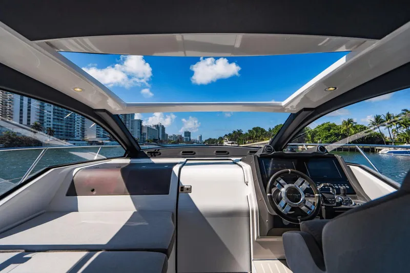 Slide: The Image of Azimut Atlantis 51 2021 - 107