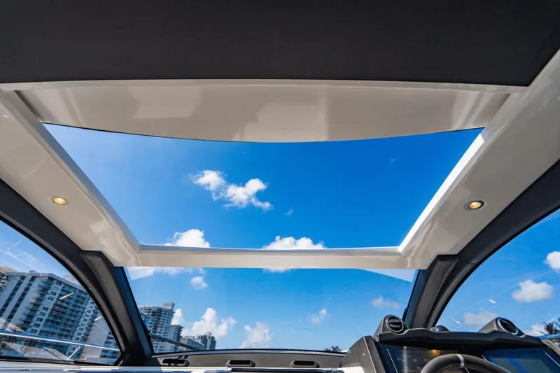 Slide: The Image of Azimut Atlantis 51 2021 - 108