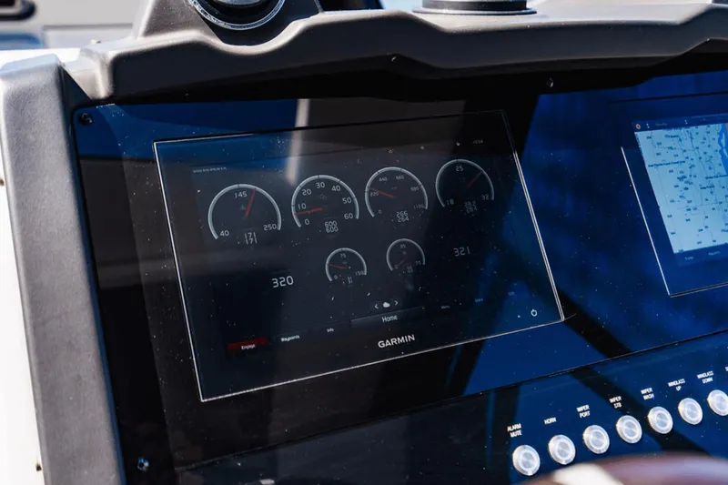 Slide: The Image of Azimut Atlantis 51 2021 - 112