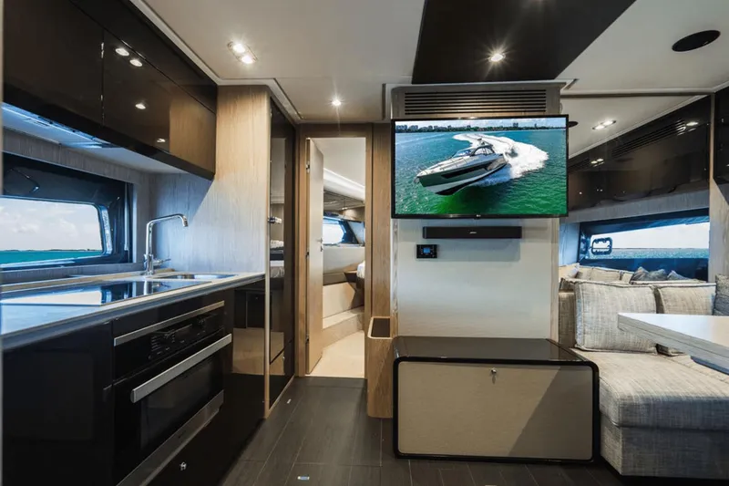 Slide: The Image of Azimut Atlantis 51 2021 - 36