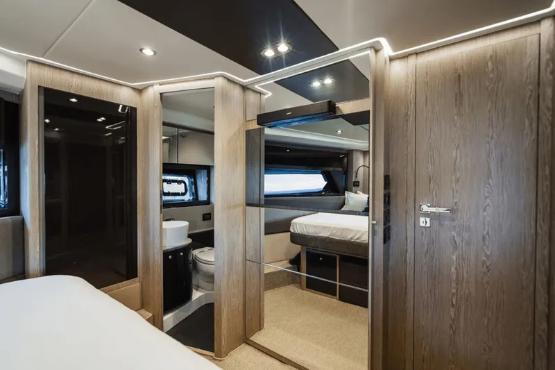 Slide: The Image of Azimut Atlantis 51 2021 - 44