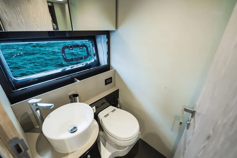 Slide: The Image of Azimut Atlantis 51 2021 - 45