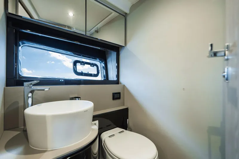 Slide: The Image of Azimut Atlantis 51 2021 - 46