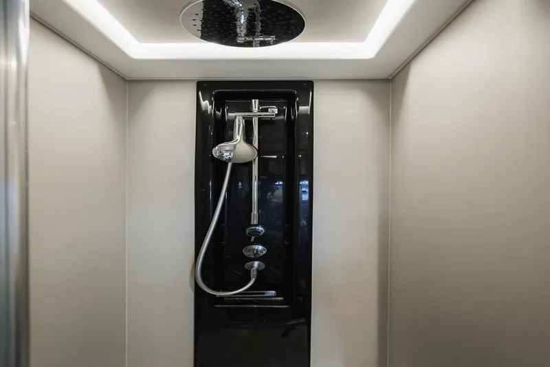 Slide: The Image of Azimut Atlantis 51 2021 - 47