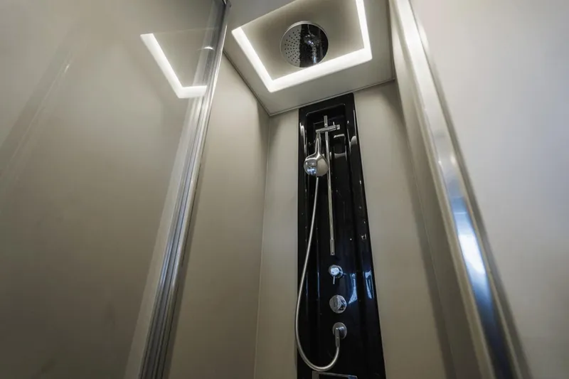 Slide: The Image of Azimut Atlantis 51 2021 - 48