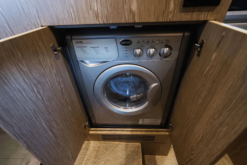 Slide: The Image of Azimut Atlantis 51 2021 - 50