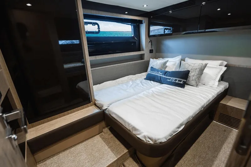 Slide: The Image of Azimut Atlantis 51 2021 - 55