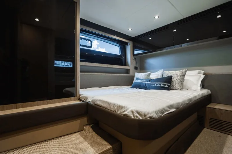 Slide: The Image of Azimut Atlantis 51 2021 - 56