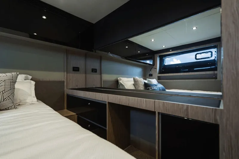 Slide: The Image of Azimut Atlantis 51 2021 - 57