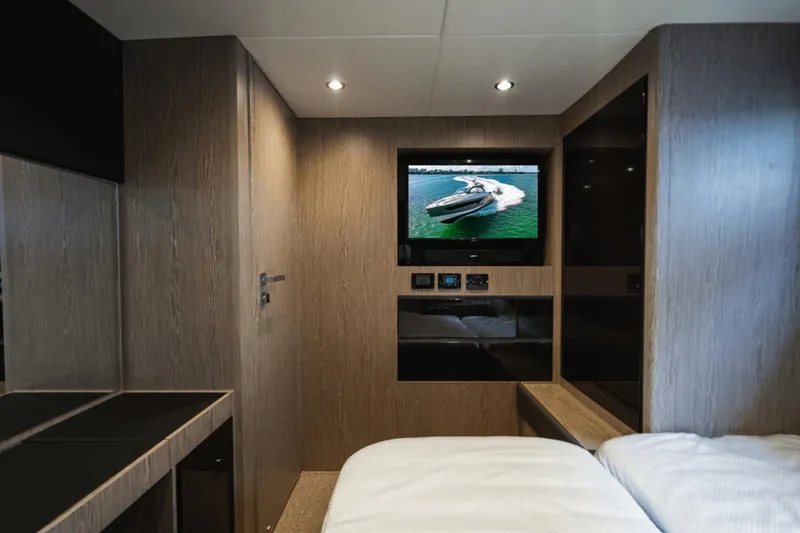 Slide: The Image of Azimut Atlantis 51 2021 - 58