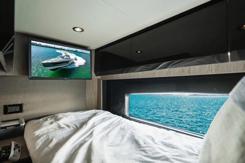 Slide: The Image of Azimut Atlantis 51 2021 - 61