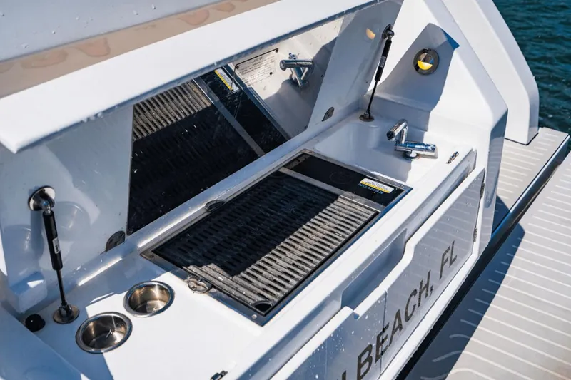 Slide: The Image of Azimut Atlantis 51 2021 - 67