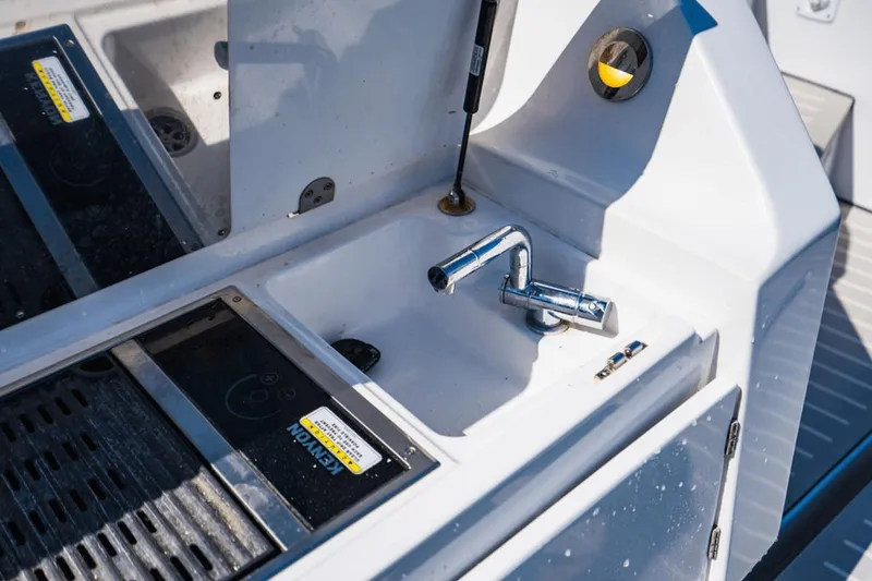 Slide: The Image of Azimut Atlantis 51 2021 - 68