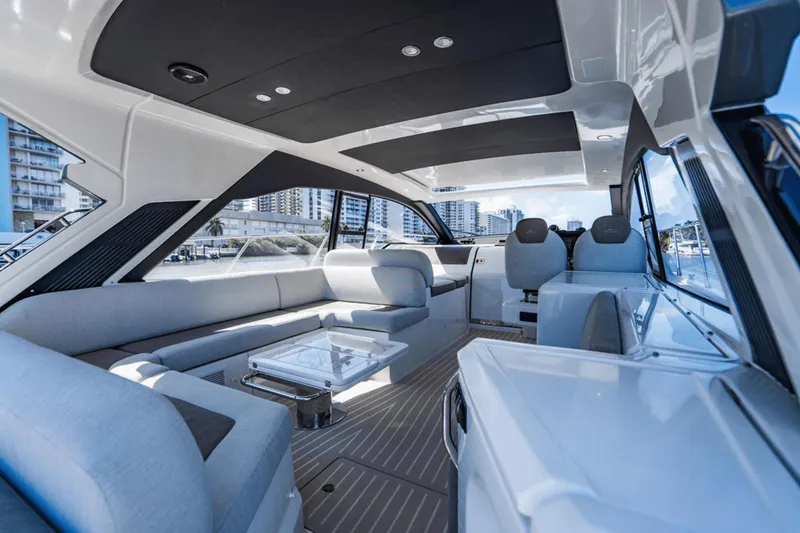 Slide: The Image of Azimut Atlantis 51 2021 - 74