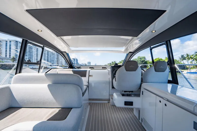 Slide: The Image of Azimut Atlantis 51 2021 - 83