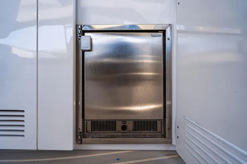 Slide: The Image of Azimut Atlantis 51 2021 - 84