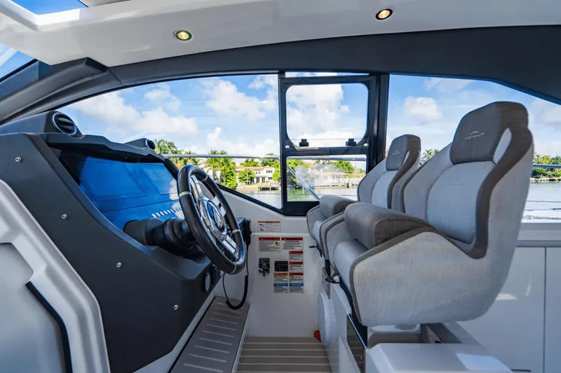 Slide: The Image of Azimut Atlantis 51 2021 - 90