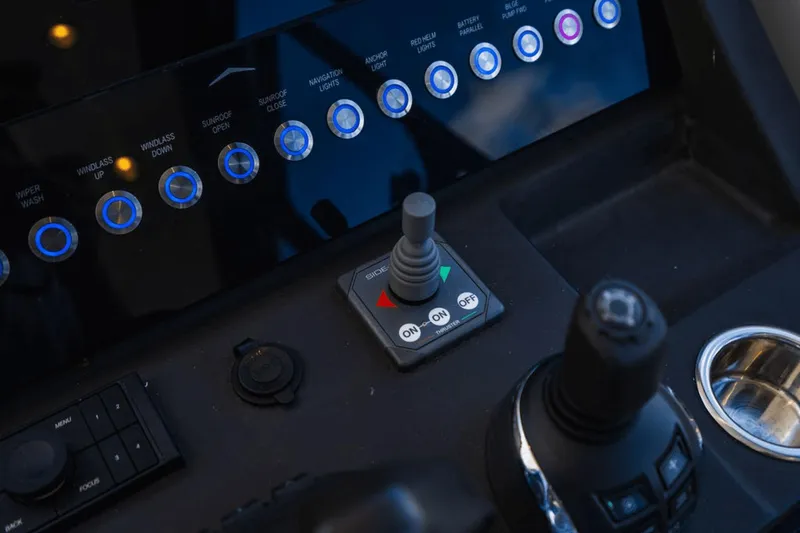 Slide: The Image of Azimut Atlantis 51 2021 - 96