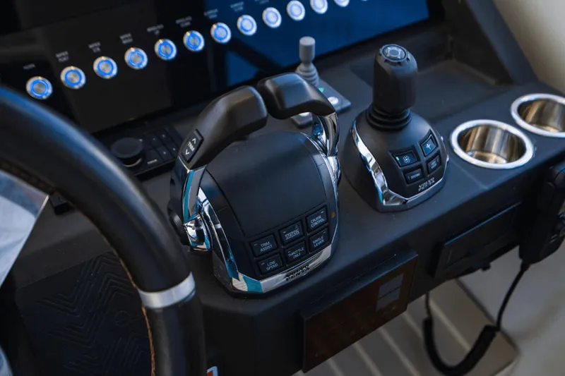 Slide: The Image of Azimut Atlantis 51 2021 - 97