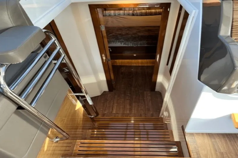 Slide: The Image of Cruisers Yachts 45 Cantius 2017 - 28