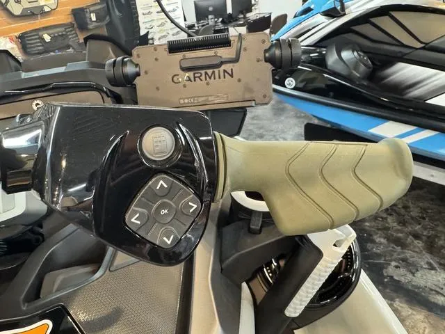 Slide: The Image of Sea-Doo FISH PRO 2025 - 19